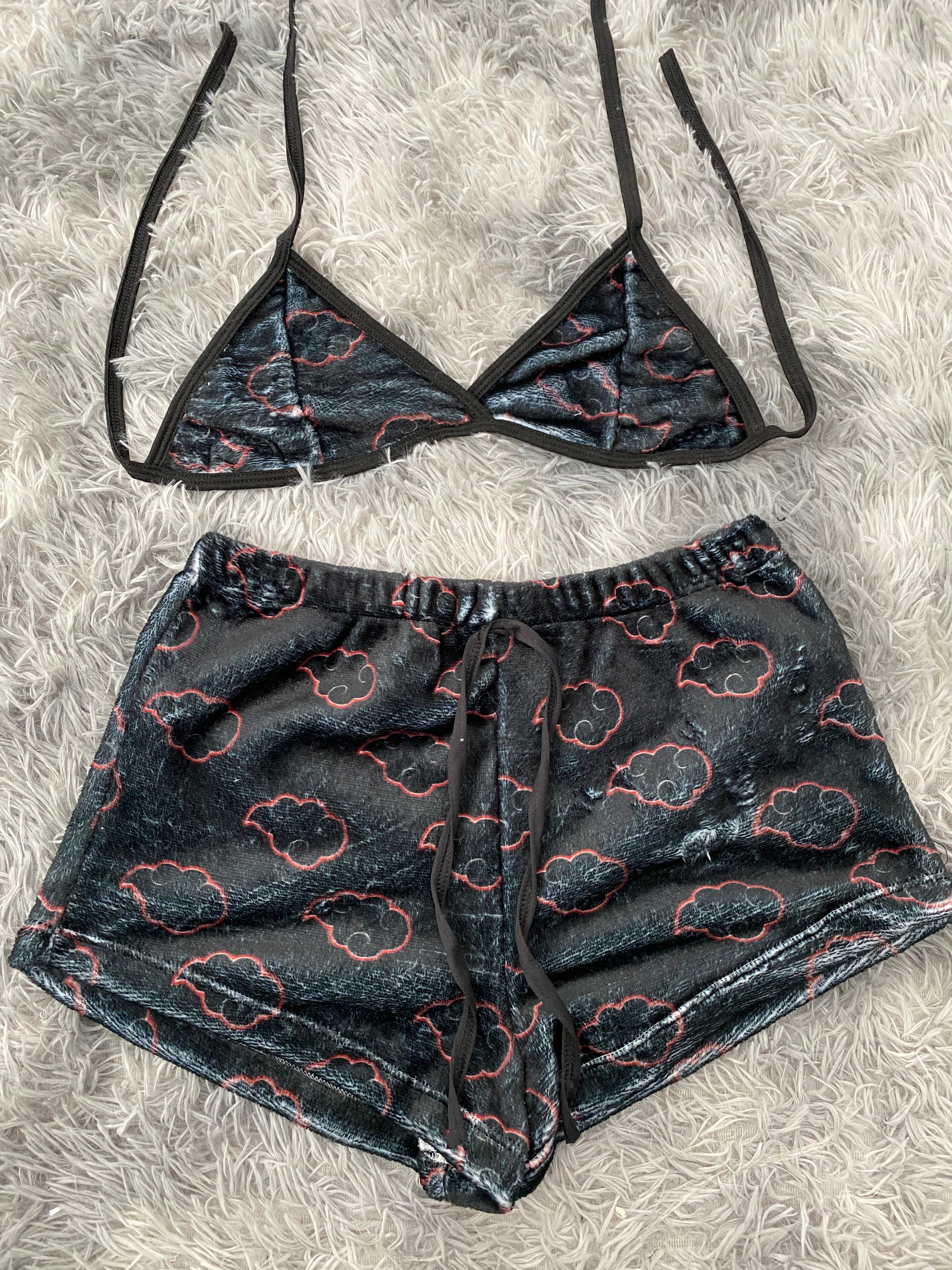 Akatsuki Nubes Negras Top Con Short Afelpado