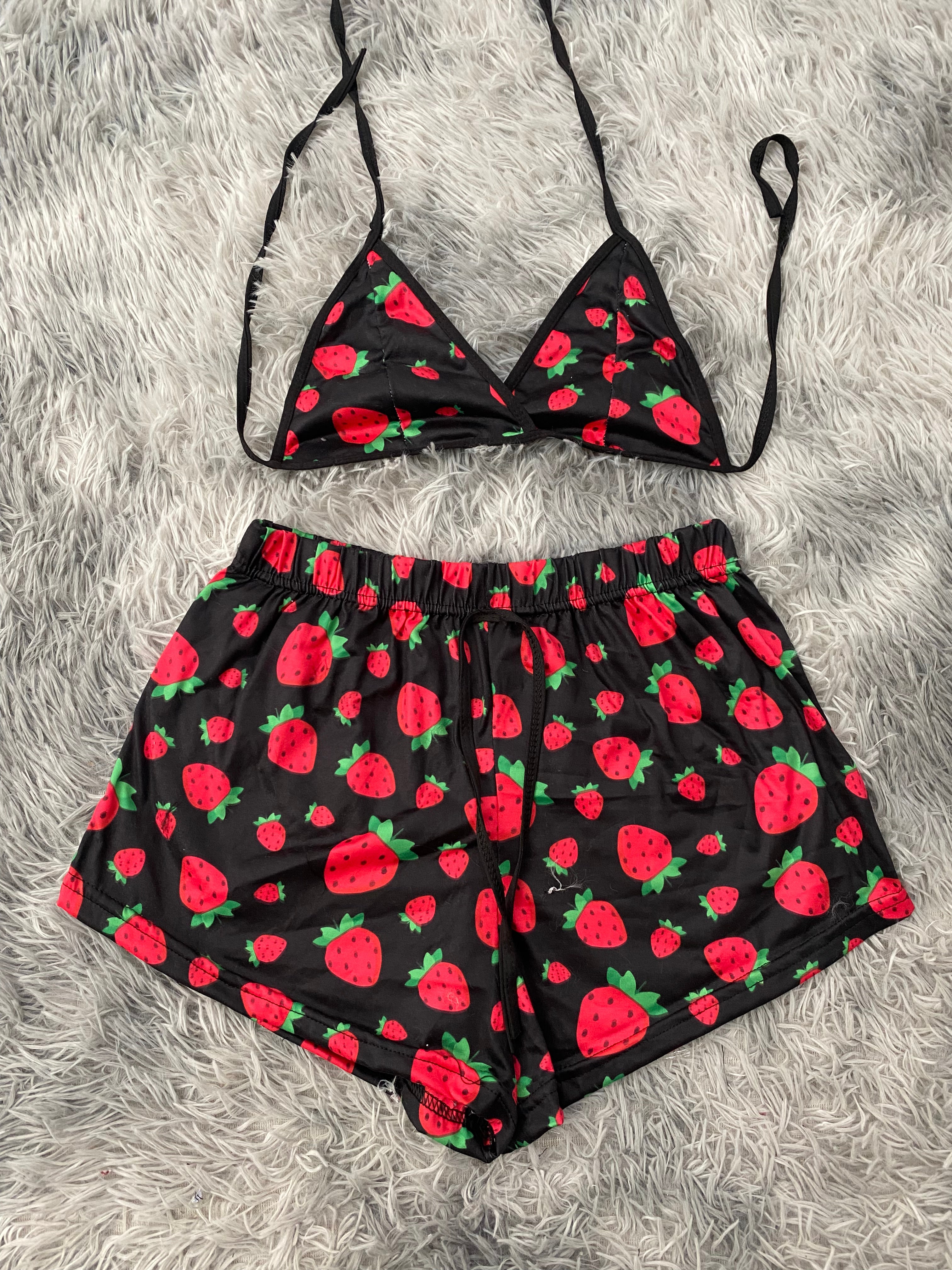 Fresas Fondo Negro Top Con Short Brush