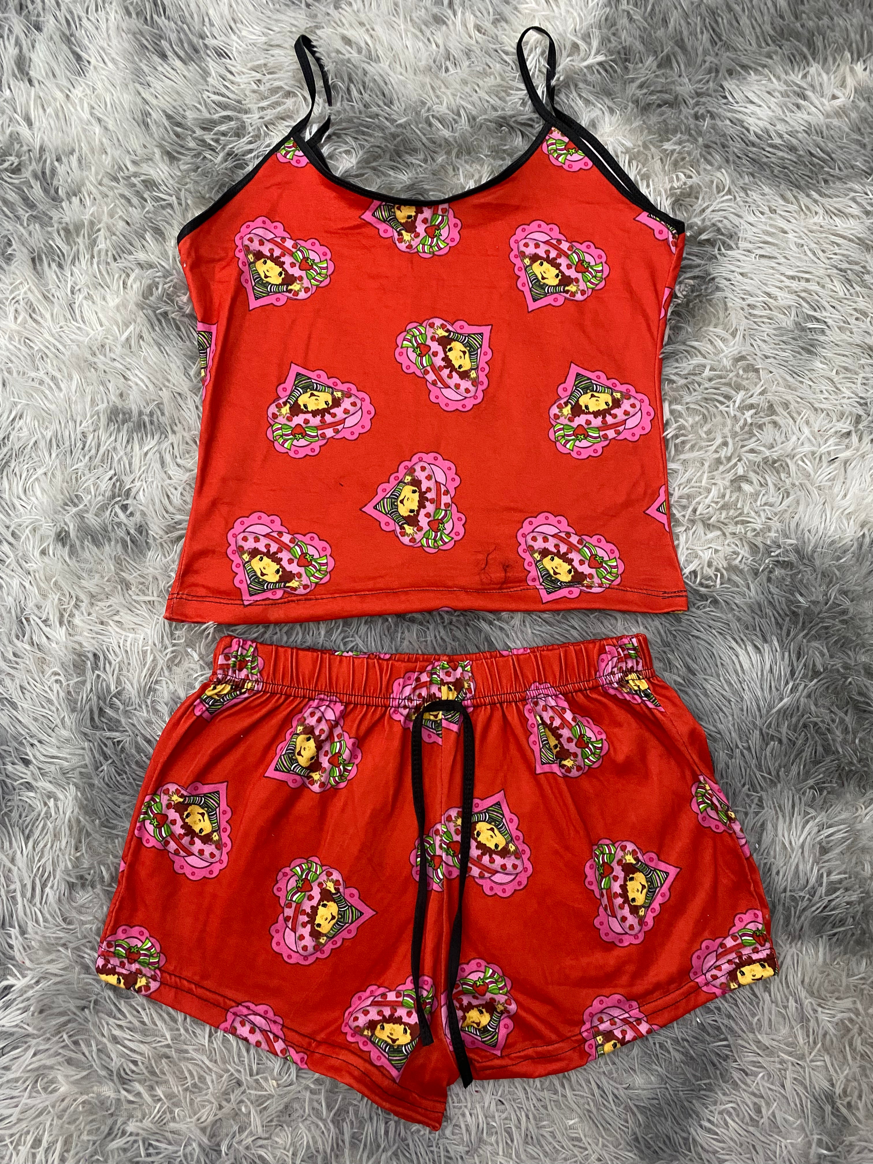 Rosita Fresita Corazones Fondo Rojo Blusa Con Short