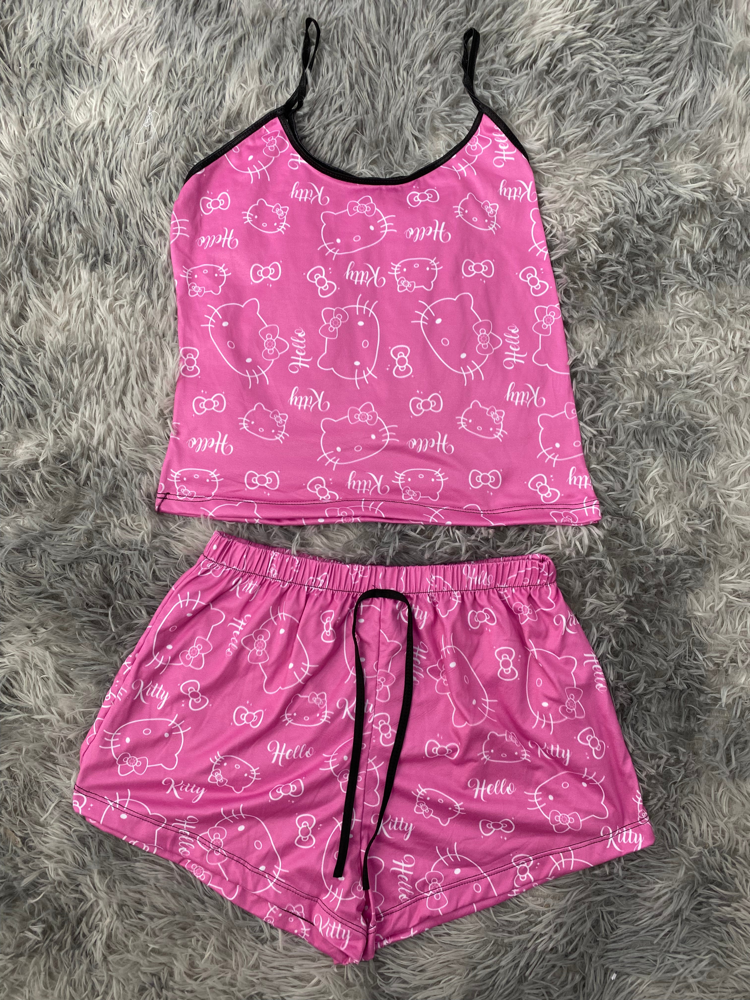 Hello Kitty Letras Blancas Fondo Rosa Blusa Con Short