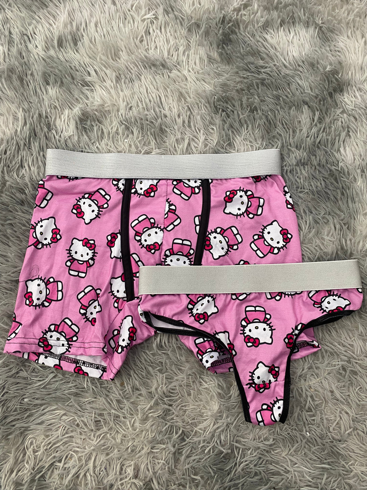 Hello Kitty Saludando Fondo Rosa Duo XL Con Tanga