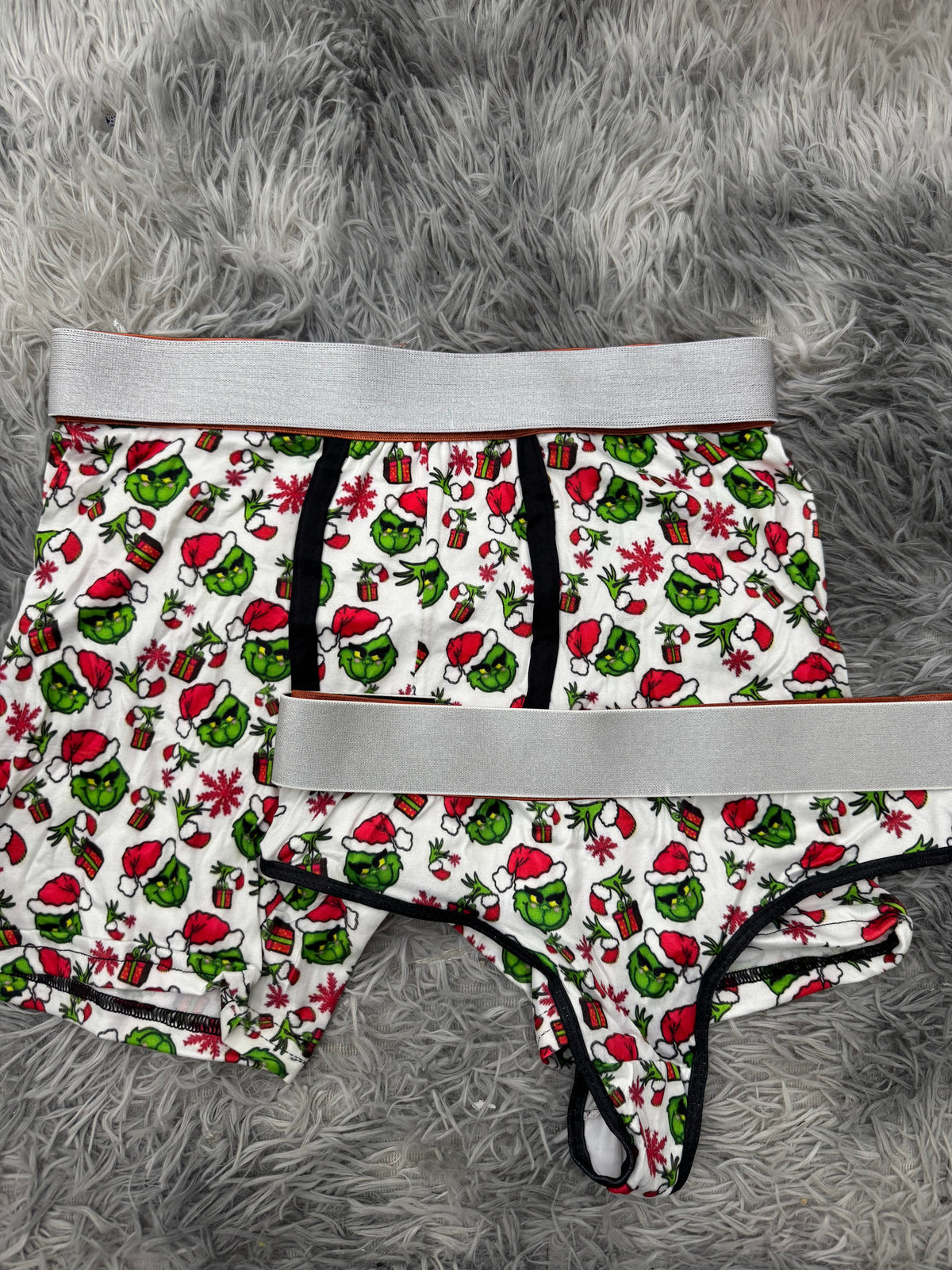 Grinch y regalos fondo blanco Duo Con Tanga Xl