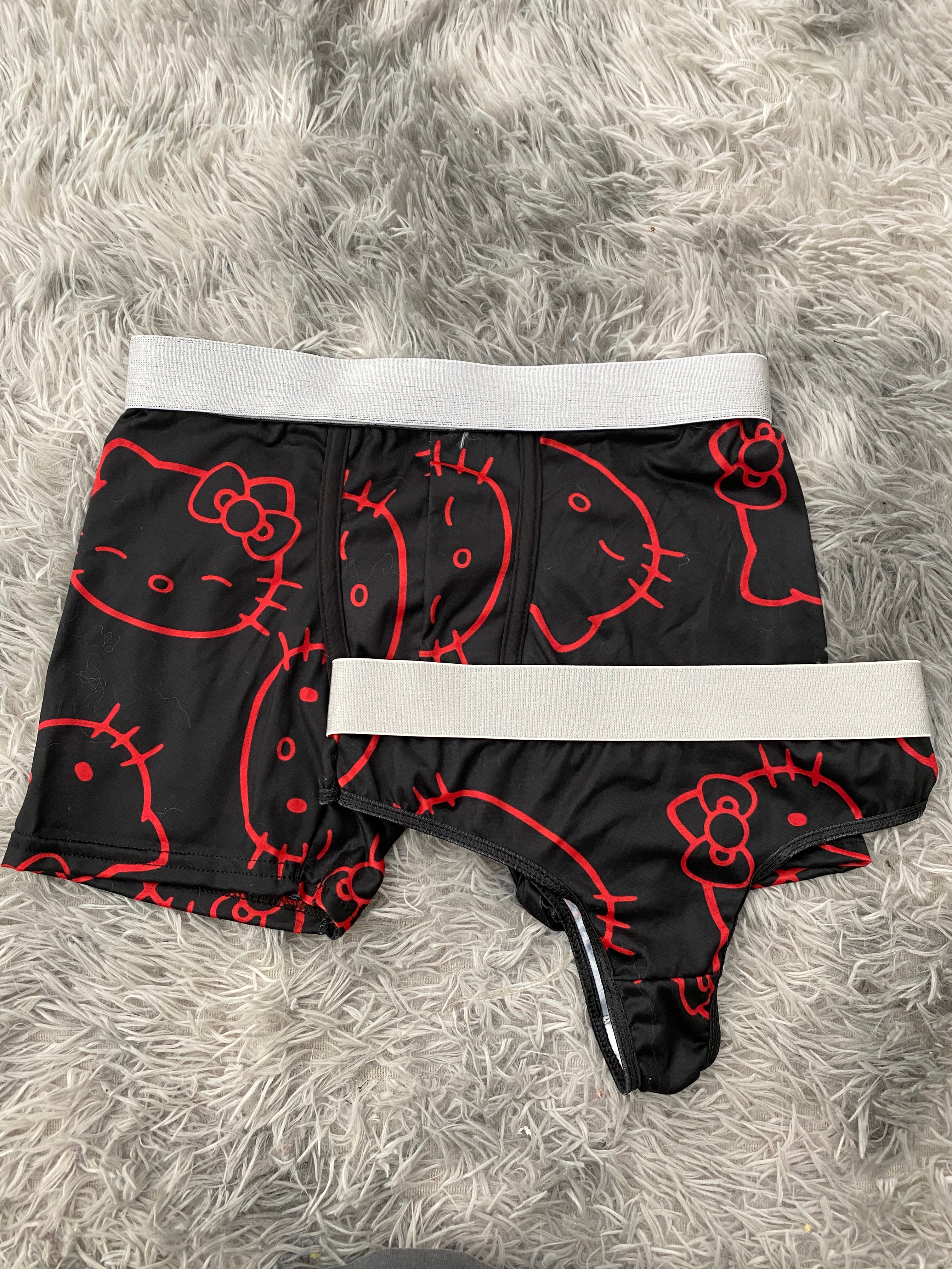 Hello Kitty Contornos Rojos Fondo Negro Duo Unitalla Con Tanga