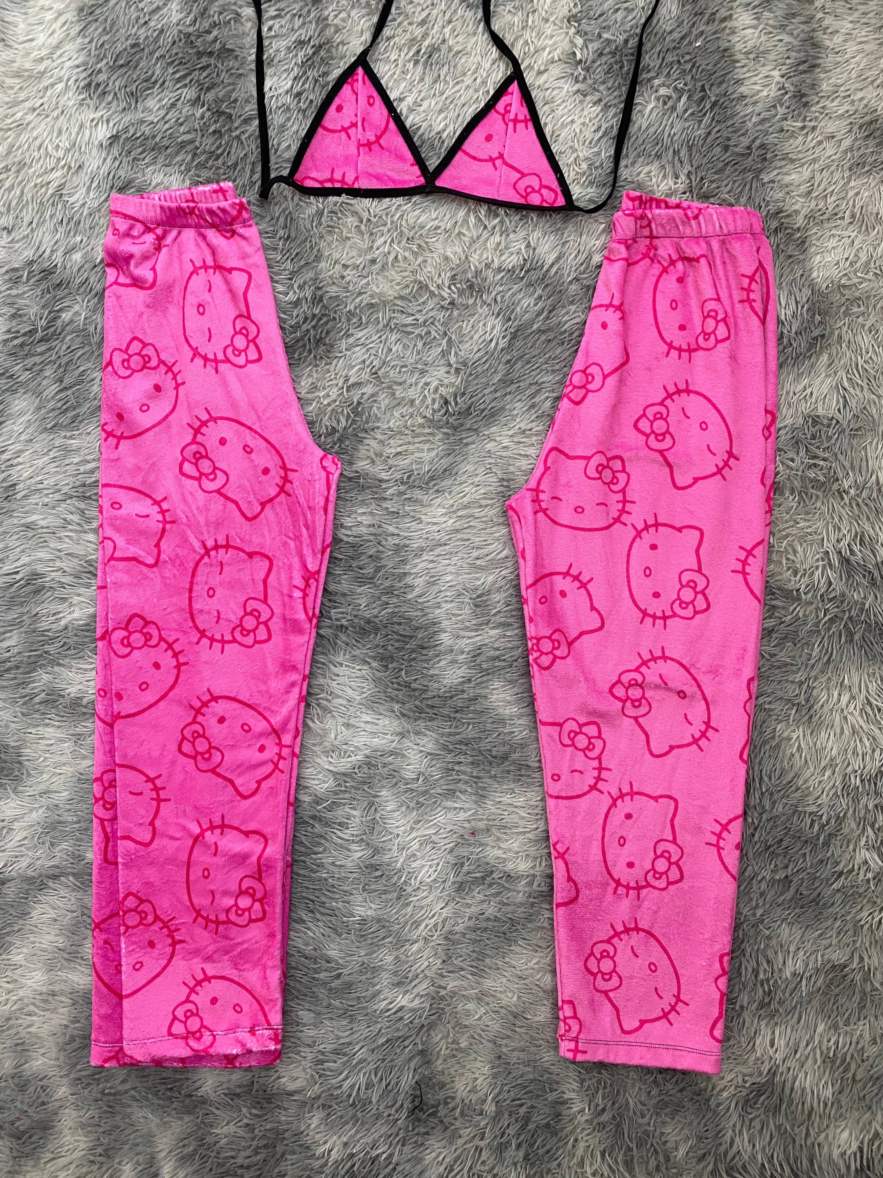Hello Kitty Caras Rosas Duo De Pijama Afelpada