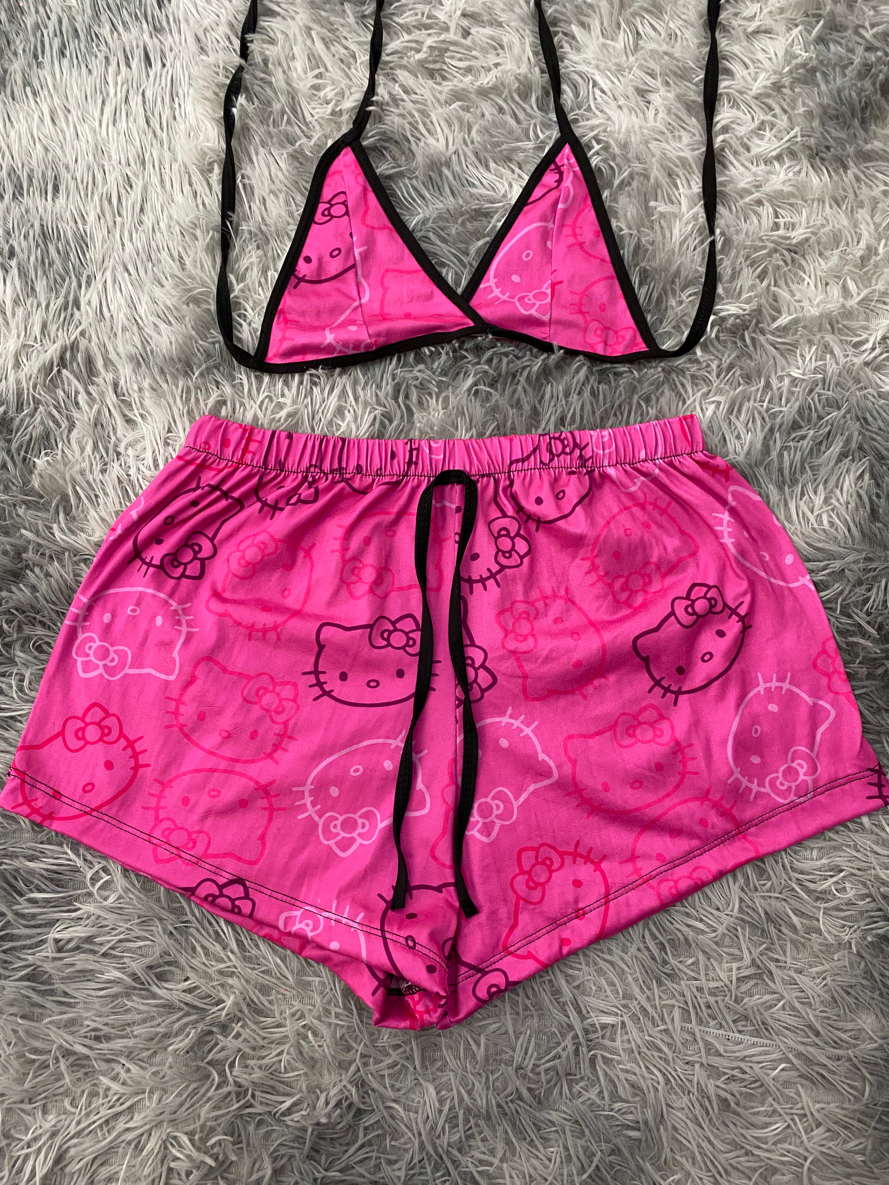 Hello Kitty Caras De Colores Fondo Rosa Top Con Short Brush