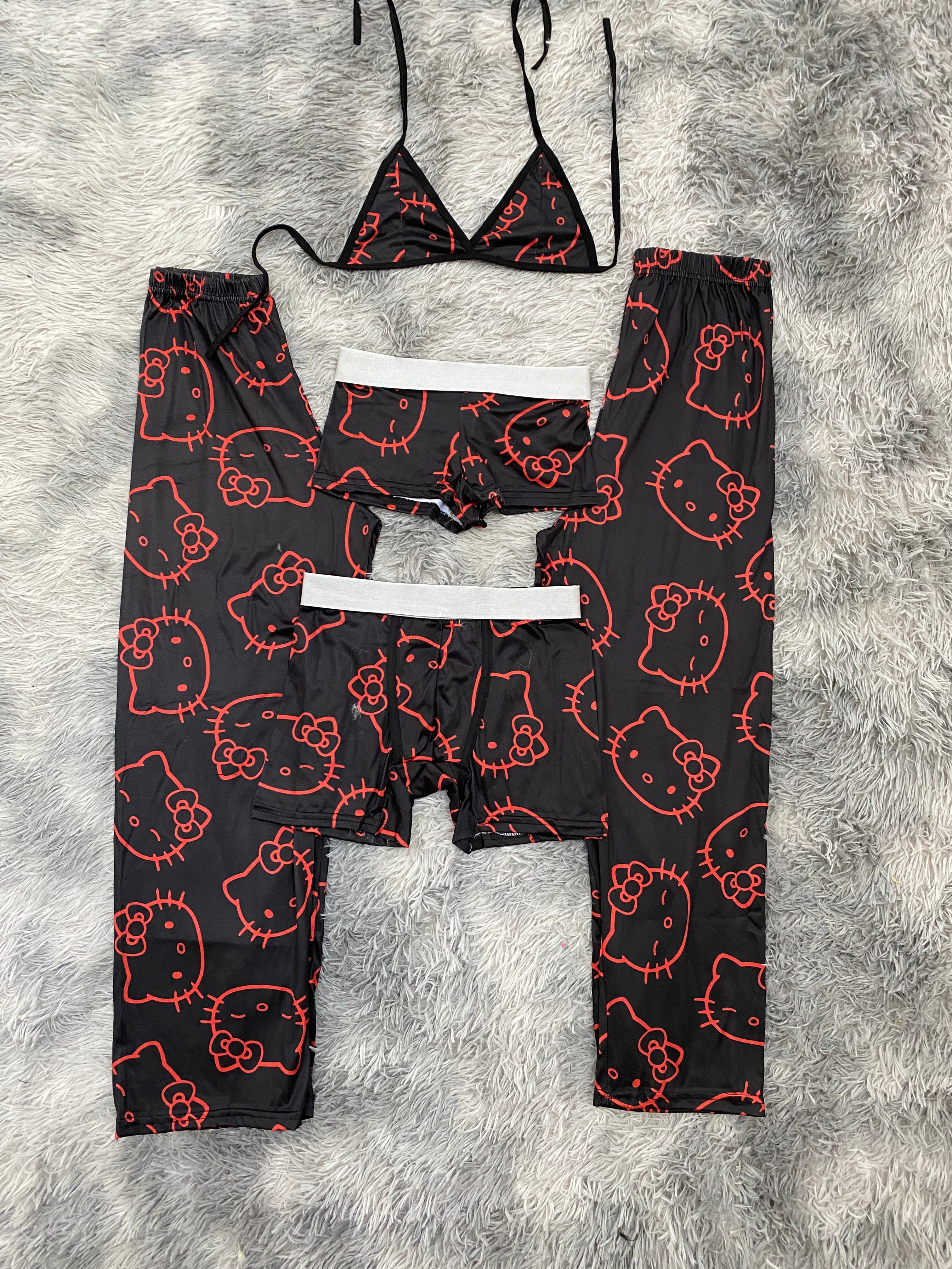 Hello Kitty contorno rojo fondo negro Pijama De 5 Piezas