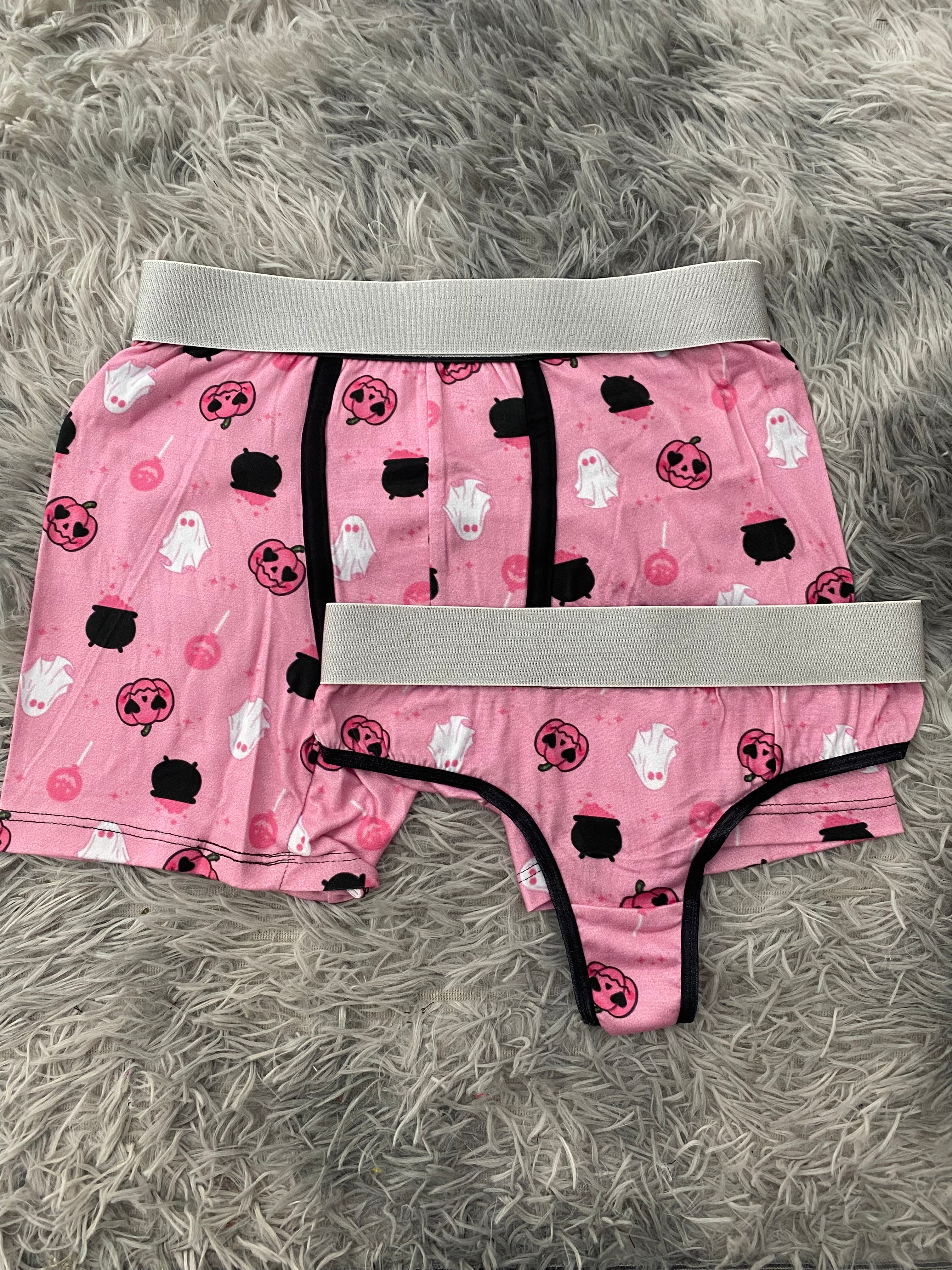 Fantasmas y calabazas fondo rosa  Duo Unitalla Con Tanga