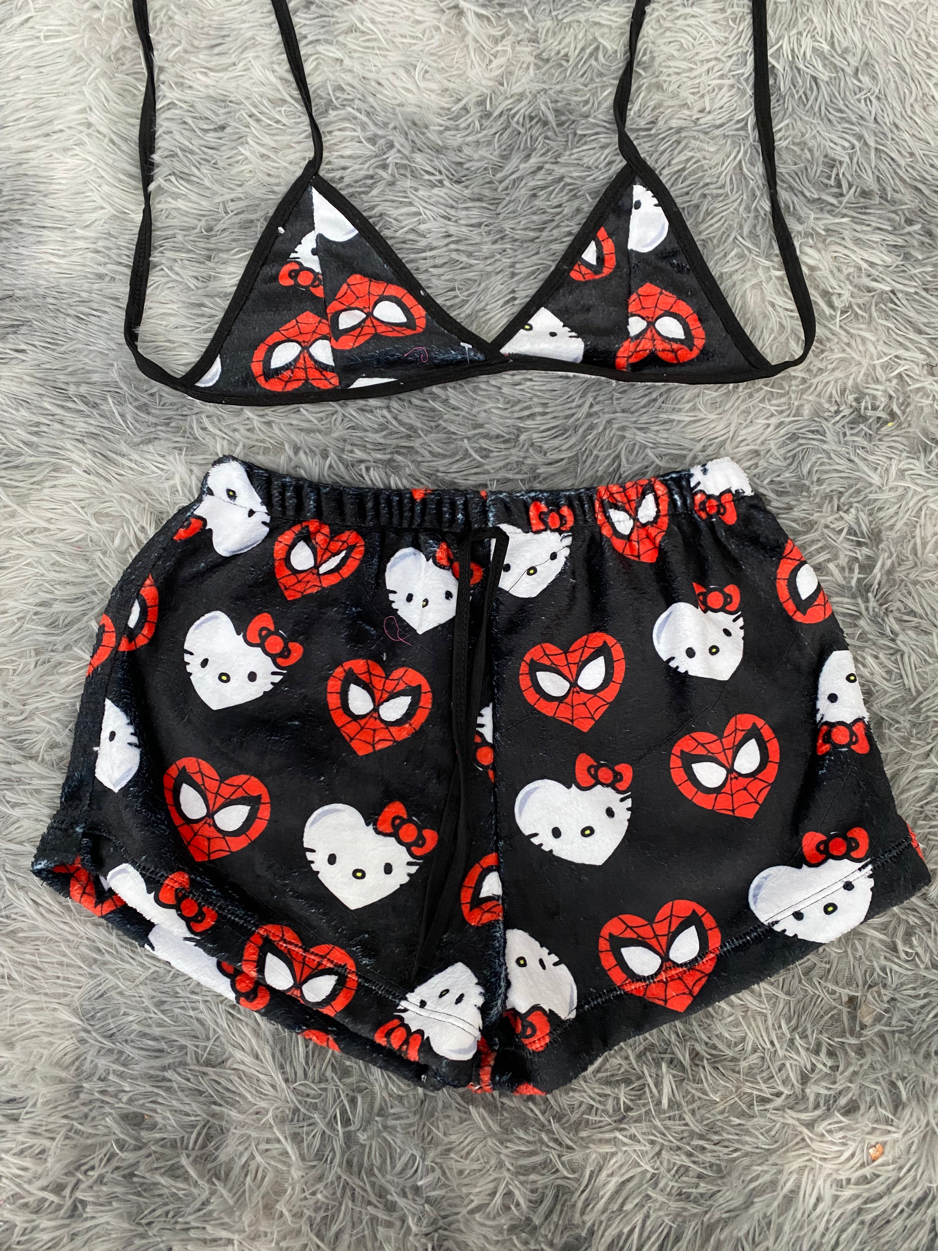 Spider Kitty corazones fondo negro Top Con Short Afelpado