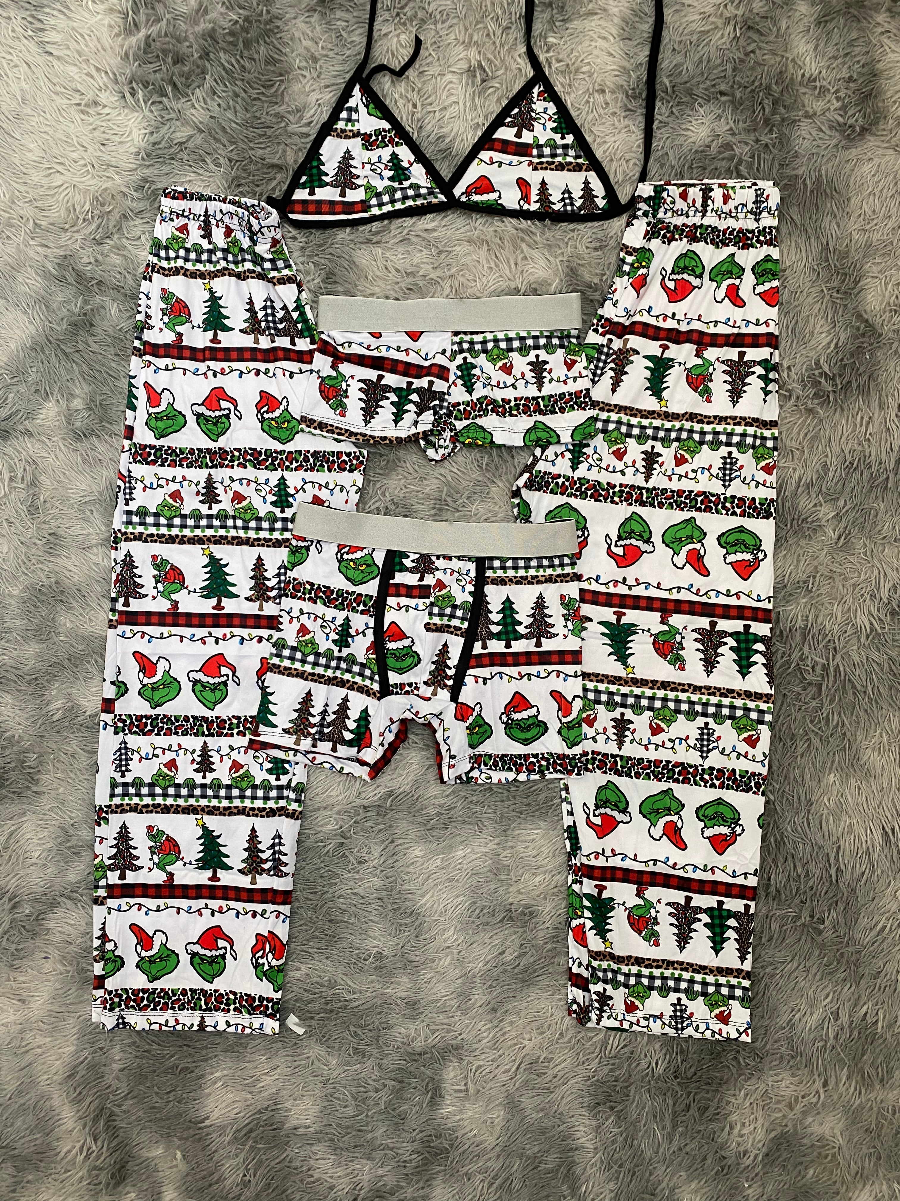 Grinch y árboles de navidad fondo blanco Pijama De 5 Piezas